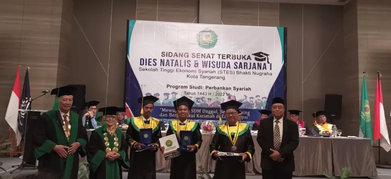 SIDANG SENAT TERBUKA DIES NATALIS DAN WISUDA SARJANA ANGKATAN KE-I SEKOLAH TINGGI EKONOMI SYARIAH BHAKTI NUGRAHA